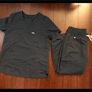 FIGS dark gray scrub top and bottom